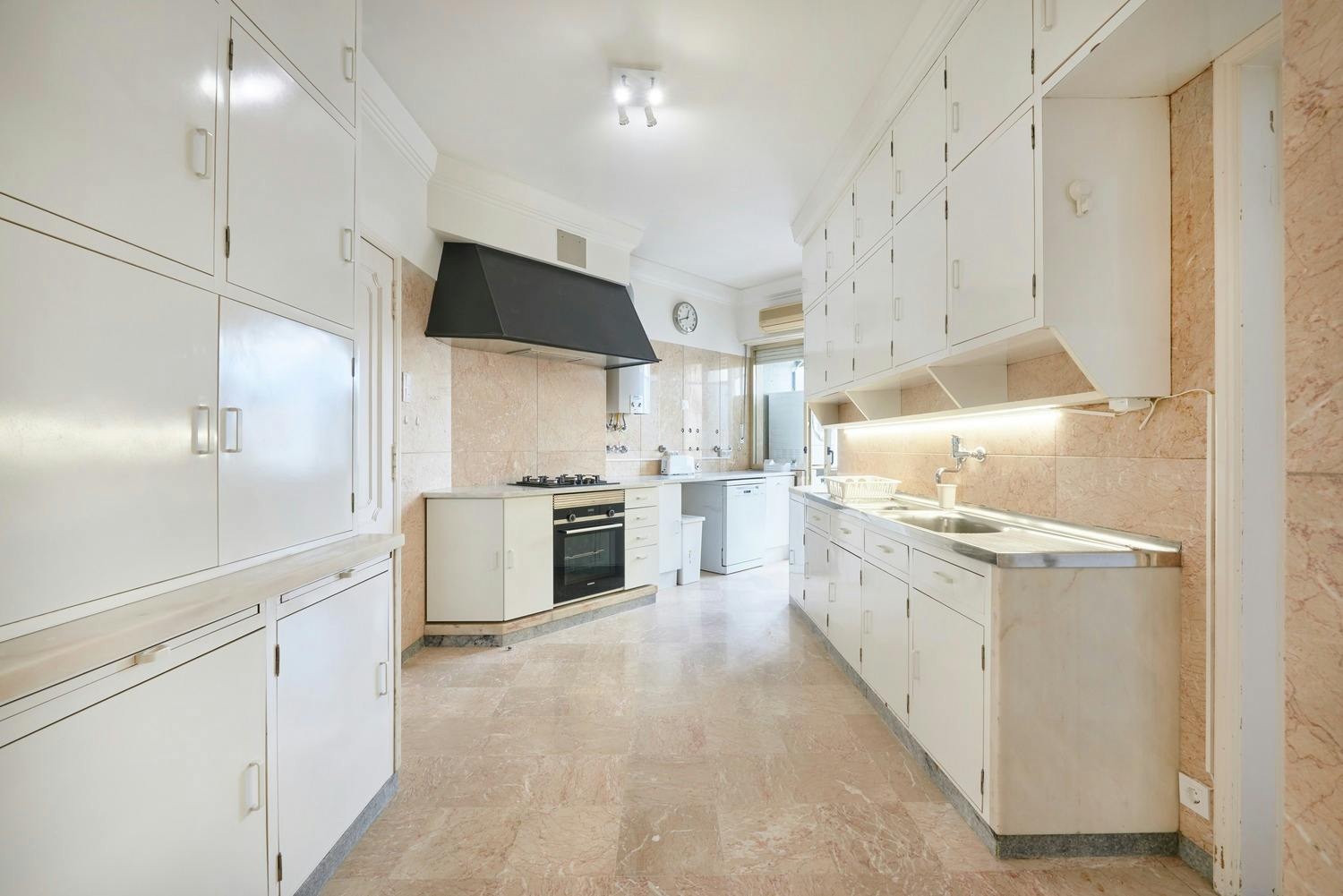 Apartment Lisbon, 300m² — photo 57