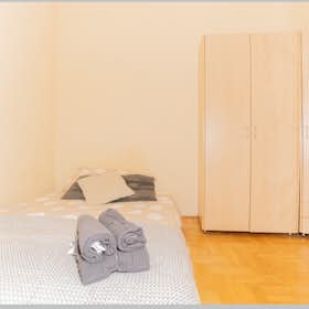 Private room for rent for HUF 132,384 per month in Budapest, Magyar utca