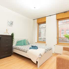 Private room for rent for HUF 151,270 per month in Budapest, Aradi utca