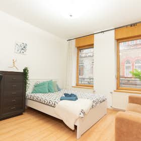 Private room for rent for HUF 153,733 per month in Budapest, Aradi utca