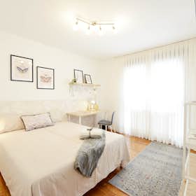 Private room for rent for €550 per month in Bilbao, Grupo Reverendo Vicente Garamendi
