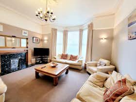 Huis te huur voor £ 3.993 per maand in Liverpool, Newsham Drive