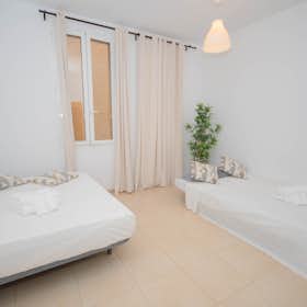 Apartment for rent for €3,400 per month in Madrid, Calle de las Infantas