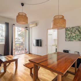 Apartment for rent for €2,100 per month in Barcelona, Avinguda del Paral.lel