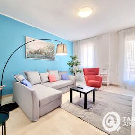 Apartment for rent for €3,750 per month in Milan, Via Mauro Macchi