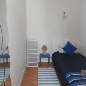 Private room for rent for €500 per month in Lisbon, Avenida Grão Vasco