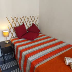 Private room for rent for €450 per month in Lisbon, Rua Emilia das Neves