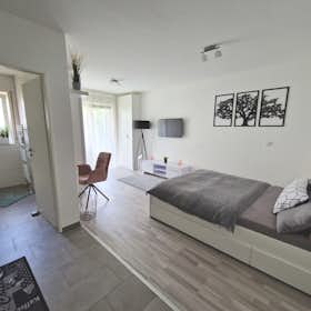 Appartement te huur voor € 1.150 per maand in Esslingen, Robert-Koch-Straße