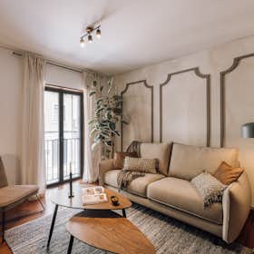 Apartment for rent for €4,376 per month in Lisbon, Rua das Janelas Verdes
