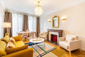 Apartment for rent for €4,922 per month in Paris, Rue des Halles
