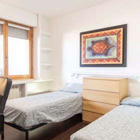Общая комната сдается в аренду за 440 € в месяц в Rome, Viale Eretum