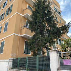 Apartment for rent for €3,500 per month in Rome, Via di San Tommaso d'Aquino