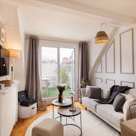 Studio for rent for €3,511 per month in Paris, Rue Jouvenet