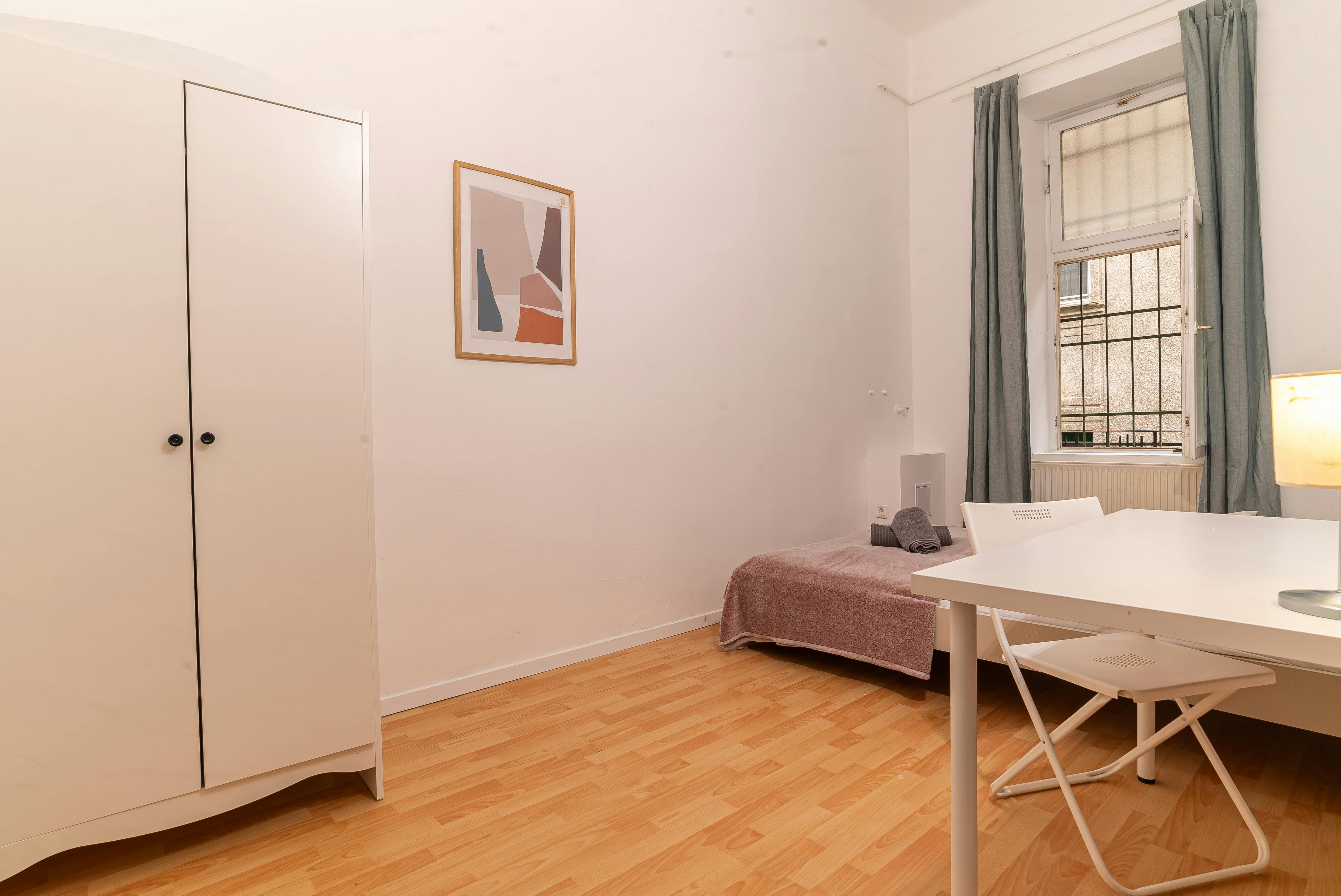 Отдельная комната сдается в аренду за 142 537 HUF в месяц в Budapest, Üllői út