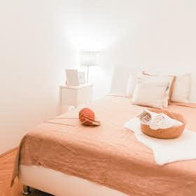Private room for rent for HUF 129,602 per month in Budapest, Erzsébet körút