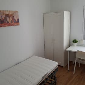 Private room for rent for €370 per month in Sevilla, Calle San Vicente de Paúl
