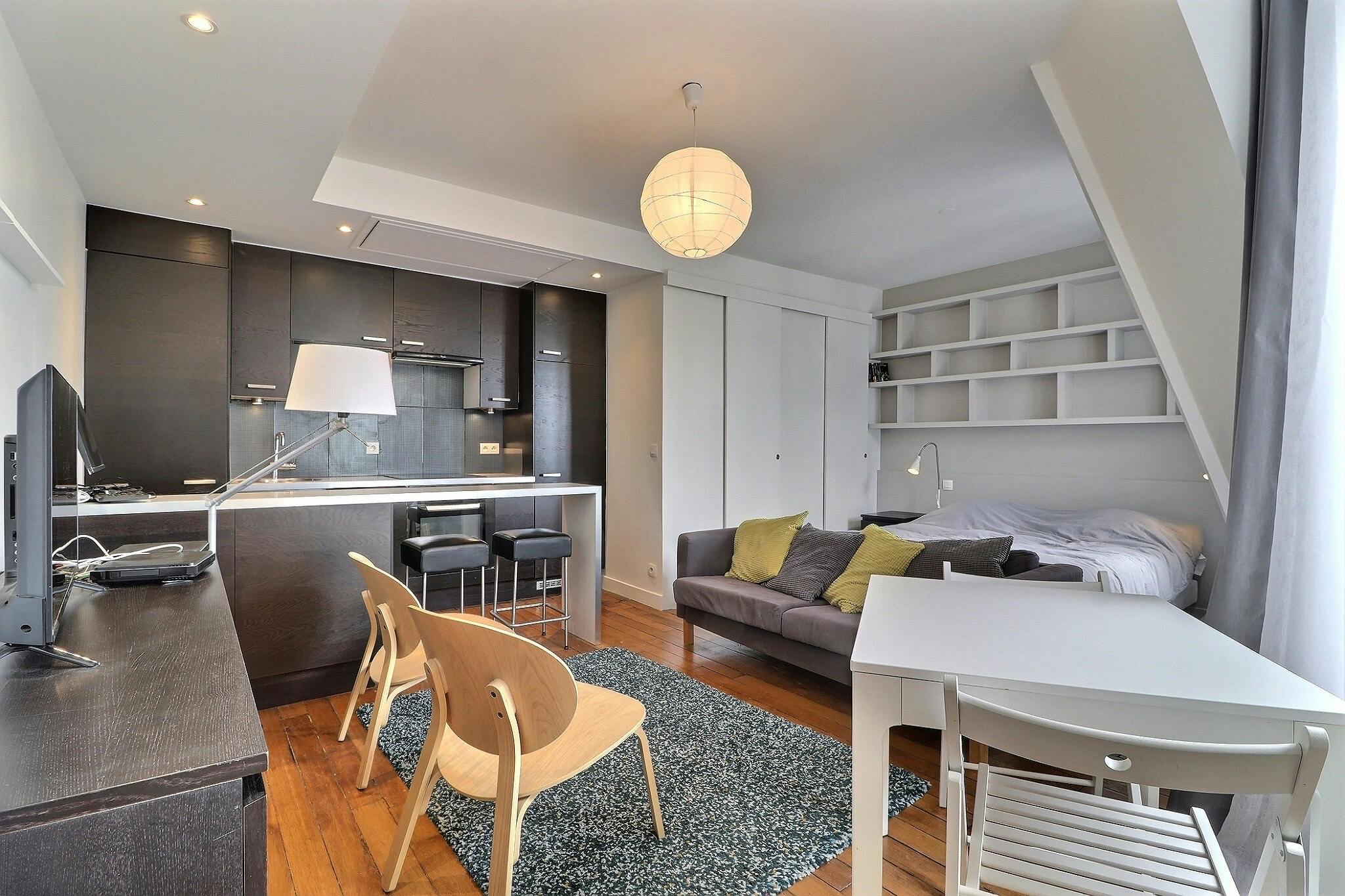 Apartment for rent for €1,659 per month in Paris, Cité Condorcet