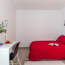 Private room for rent for €505 per month in Madrid, Calle de los Molinos