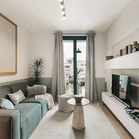 Apartment for rent for €2,938 per month in Barcelona, Carrer de Villarroel