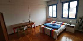 共用房间 正在以 €350 的月租出租，其位于 Padova, Via Makallè