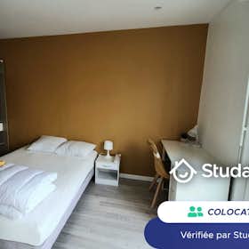 Private room for rent for €380 per month in Saint-André-les-Vergers, Rue Jean Bareth