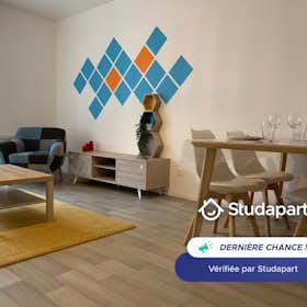 Appartement te huur voor € 830 per maand in Nancy, Rue Christian Moench
