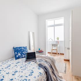 Private room for rent for €540 per month in Madrid, Calle de Pedro Tezano