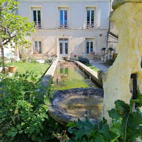 House for rent for €1,490 per month in Montpellier, Rue du Carré du Roi
