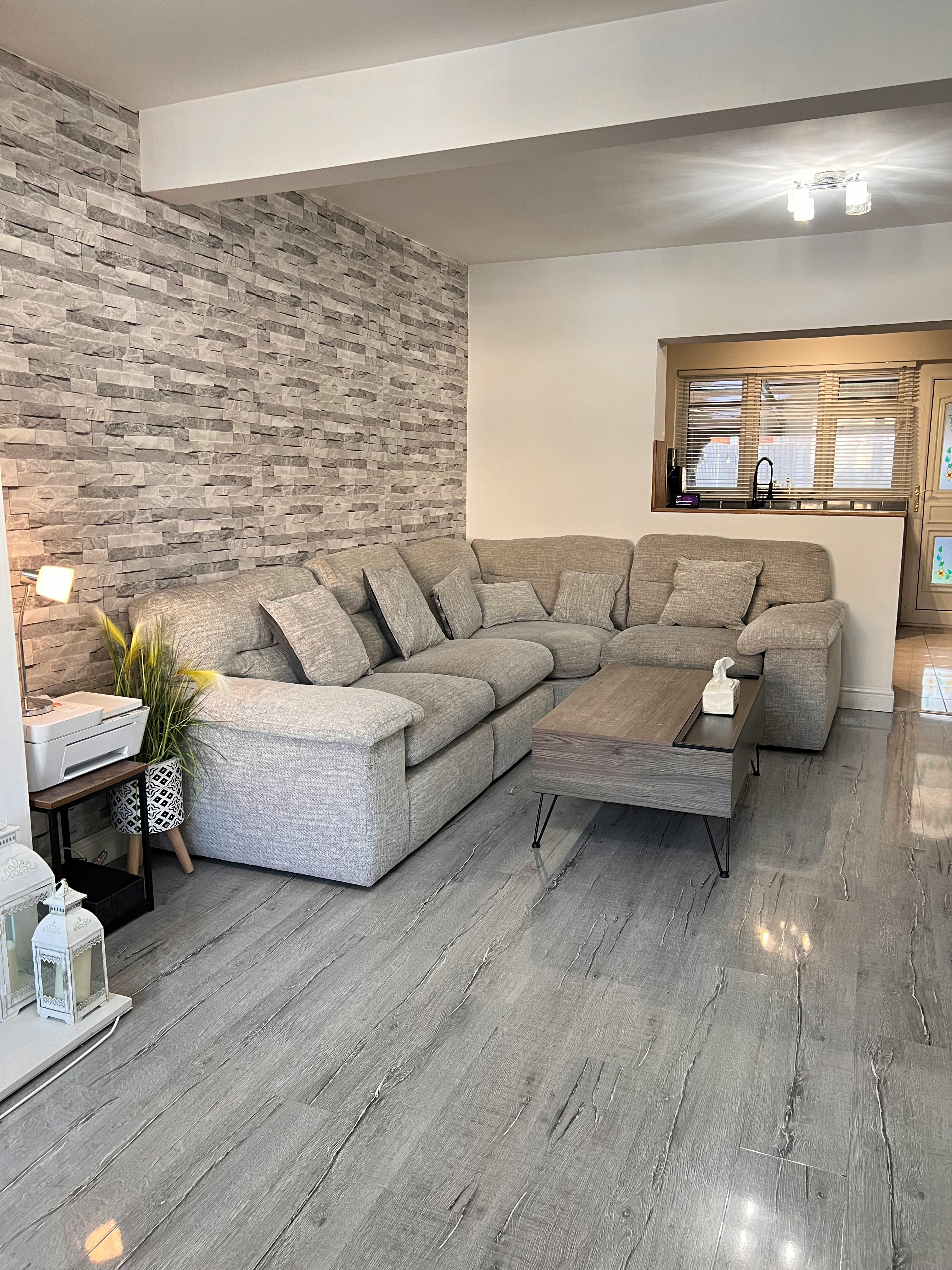 Apartment Feltham, 75m² — photo 1
