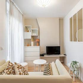 Apartment for rent for €1,948 per month in Paris, Boulevard de Ménilmontant