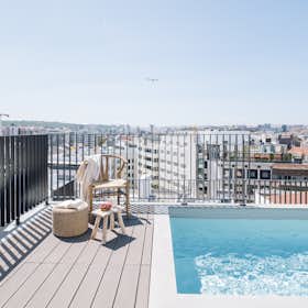 Apartment for rent for €3,177 per month in Lisbon, Avenida Luís Bívar