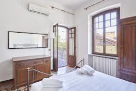 Intero immobile in affitto a 4.000 € al mese a Saronno, Via 4 Novembre