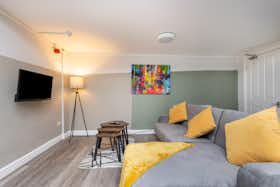 Appartement te huur voor £ 3.200 per maand in Wakefield, Manygates Park