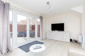 Дом сдается в аренду за 3 200 £ в месяц в Wakefield, Blackwell Crescent