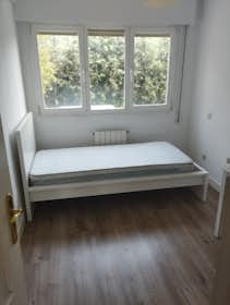 Отдельная комната сдается в аренду за 461 € в месяц в Pozuelo de Alarcón, Calle Burgos