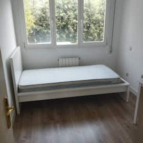 Private room for rent for €461 per month in Pozuelo de Alarcón, Calle Burgos