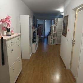 Apartment for rent for €1,500 per month in Vienna, Fickeysstraße