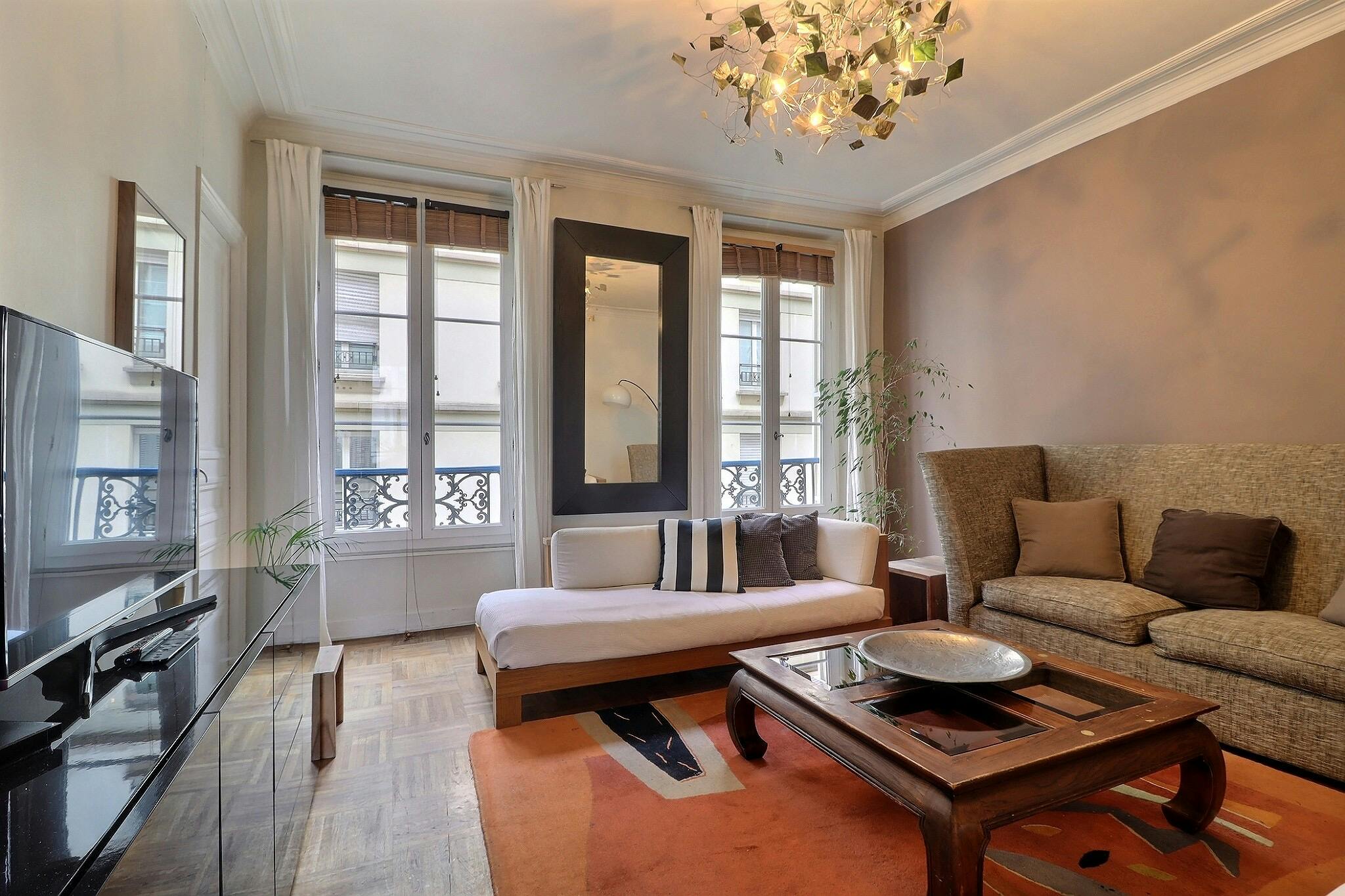 Apartment for rent for €3,252 per month in Paris, Cité de Trévise