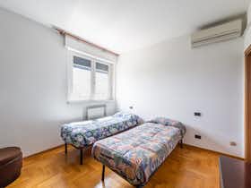 Mieszkanie do wynajęcia za 1650 € miesięcznie w mieście Bologna, Via Vasco De Gama