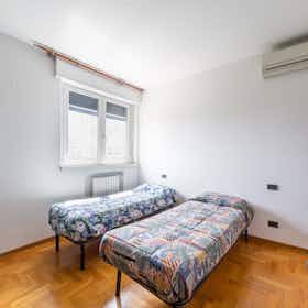 Appartement à louer pour 1 300 €/mois à Bologna, Via Vasco De Gama