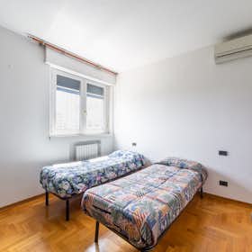 公寓 正在以 €1,300 的月租出租，其位于 Bologna, Via Vasco De Gama