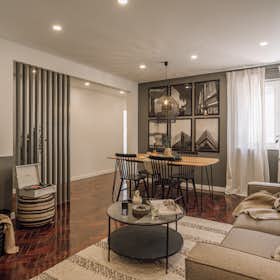 Apartment for rent for €3,717 per month in Lisbon, Avenida de Roma