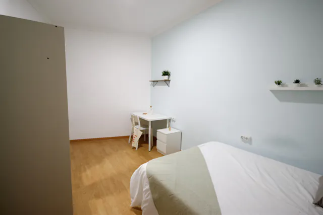 Private room in Carrer del Cinca, Barcelona (1361718) room image 2