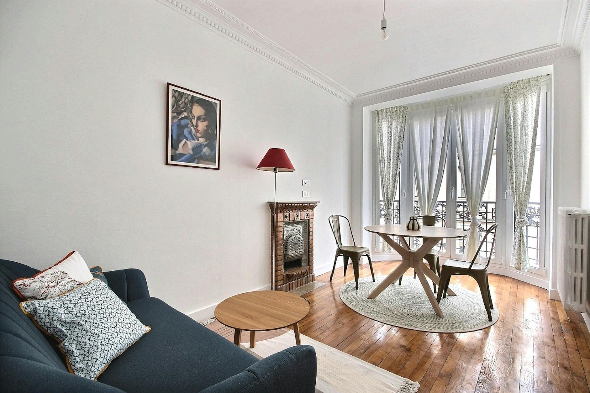 Rue de Charenton, Paris preview