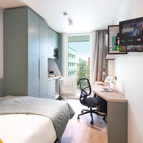 Private room for rent for €1,084 per month in Barcelona, Avinguda d'Esplugues