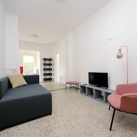 Apartment for rent for €1,800 per month in Rome, Viale di Valle Aurelia