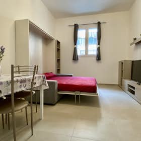 Studio for rent for €1,150 per month in Milan, Via Giuseppe Regaldi