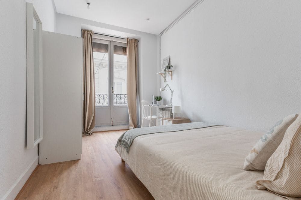 Private room for rent for €680 per month in Madrid, Calle de Redondilla