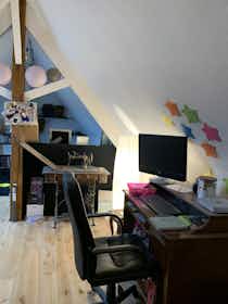 Дом сдается в аренду за 3 100 € в месяц в Herblay-sur-Seine, Avenue Charles Fauvety