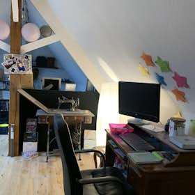 Дом сдается в аренду за 3 100 € в месяц в Herblay-sur-Seine, Avenue Charles Fauvety